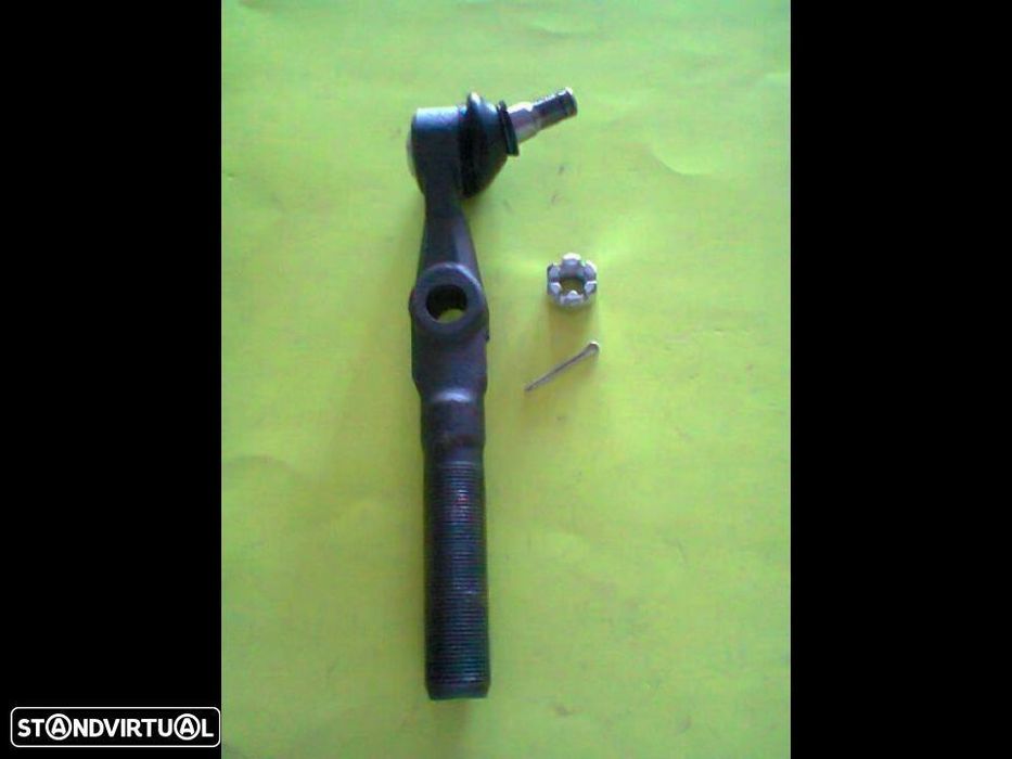 Ponteira da direção direita do Nissan Patrol com furo (NOVA)