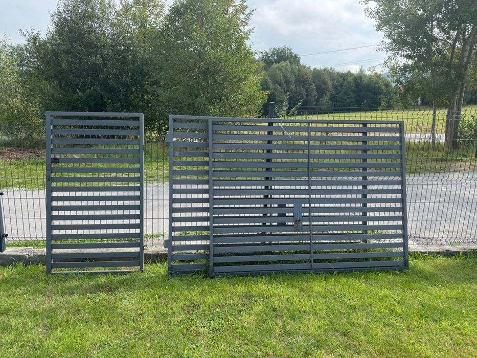 Brama aluminiowa po demontażu (2 × 195cm + 86cm) x 147cm