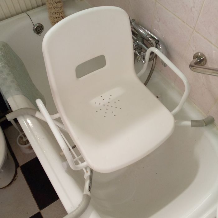 Сидіння для ванни зі спинкою