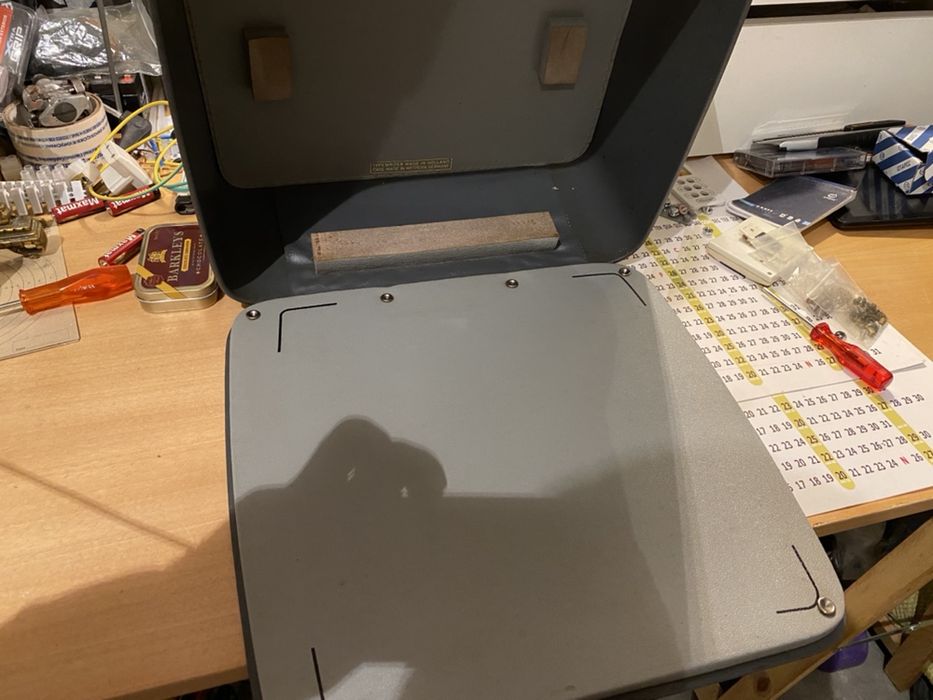 Maquina de escrever antiga com mala