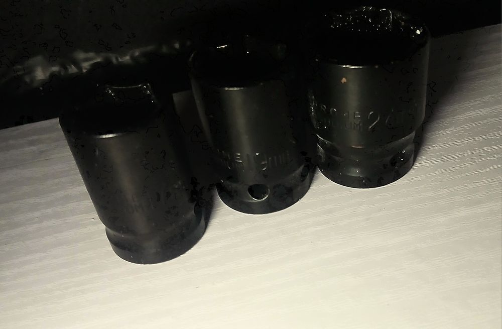 „Nowe, nieużywane nasadki udarowe 1/2''; rozmiary 17, 19, 24 mm; pasuj
