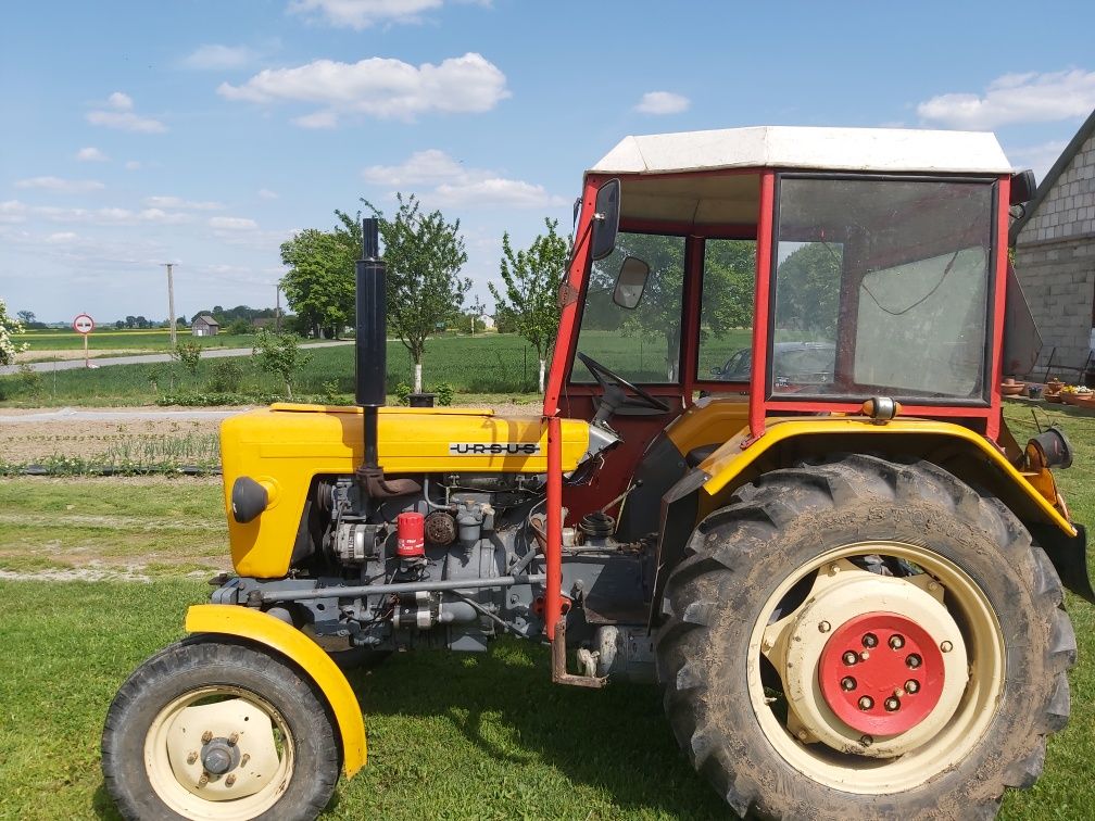 Traktor C 330  w dobrym stanie