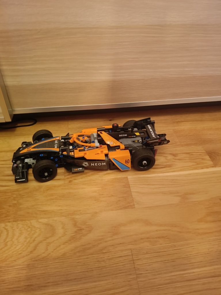 LEGO Technic Neom MacLaren Formuła E Race