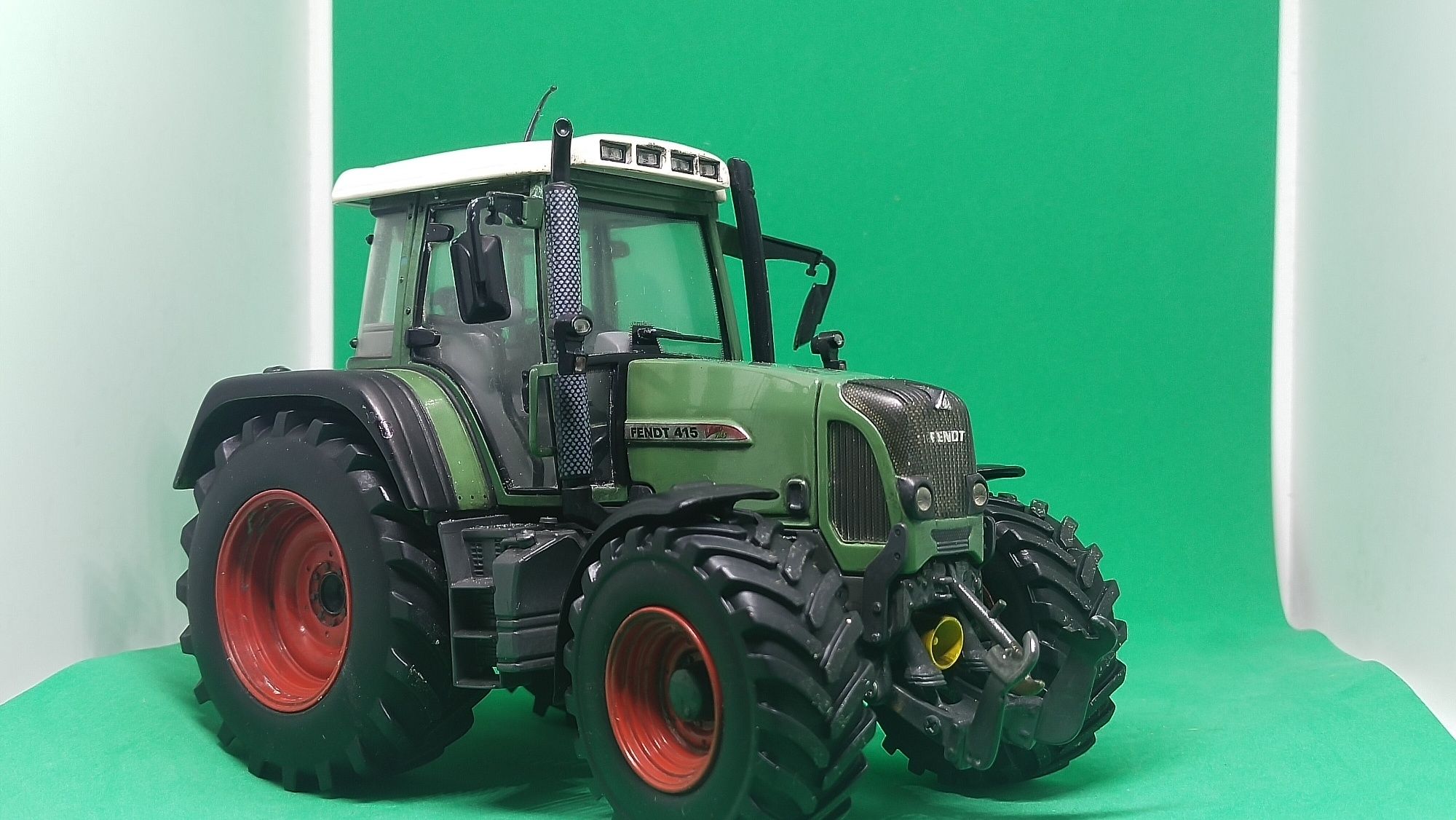 Traktor Fendt  415 universal hobbies jak siku Britains 1 32