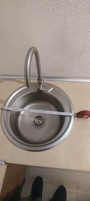 Продам кухню 180/190/85 глубина столешницы 60