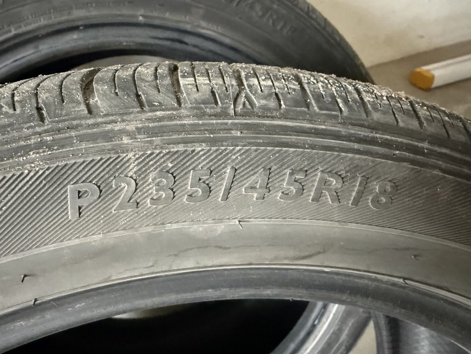 Продам резину Dunlop 235/45/18