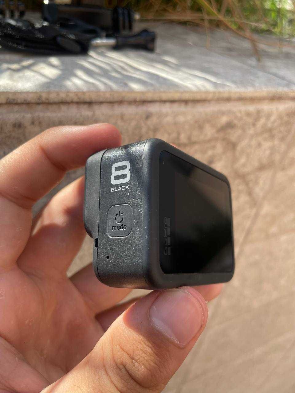 Продається екшн камера GoPro HERO8 Black з чудовим комплектом