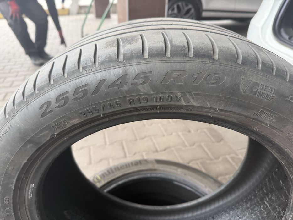 Дві шини Pirelli Scorpion 255/45 R19 2022рік, Tesla Model Y
