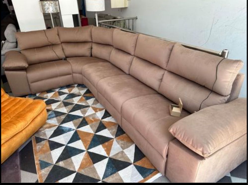 Loja de Sofas junto ao Centro de Saude em Porto de Mos!!