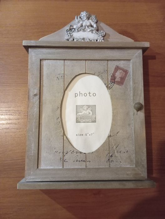 Drewniany wieszak na klucze w stylu rustykalnym. Art Pol