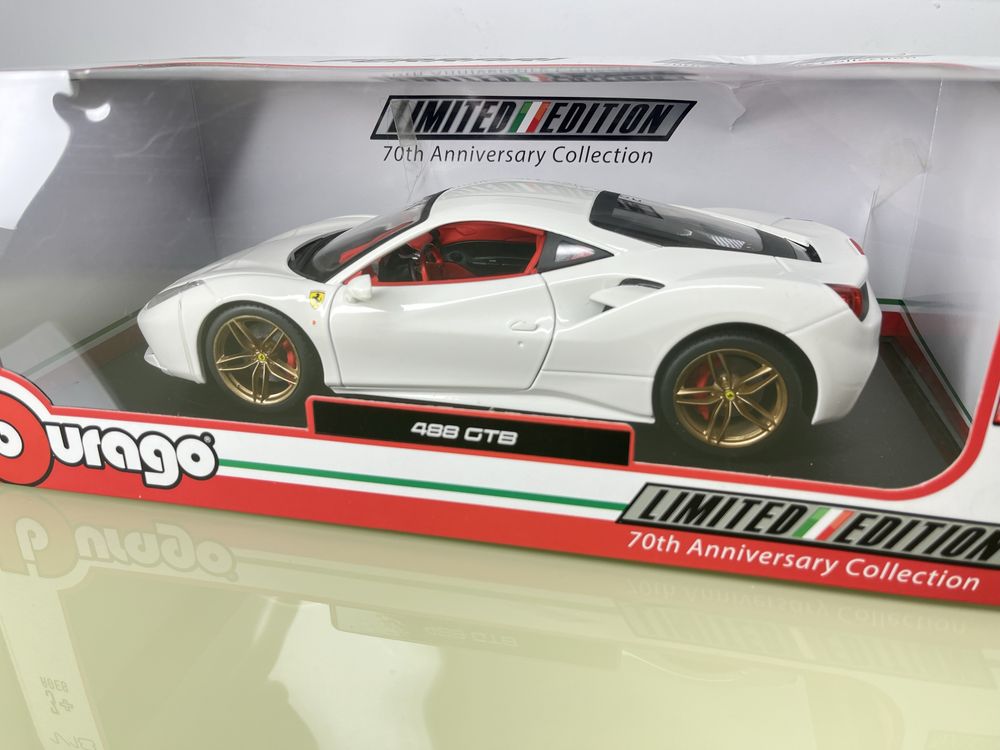 Ferrari 488GTB Burago 70th 1/18