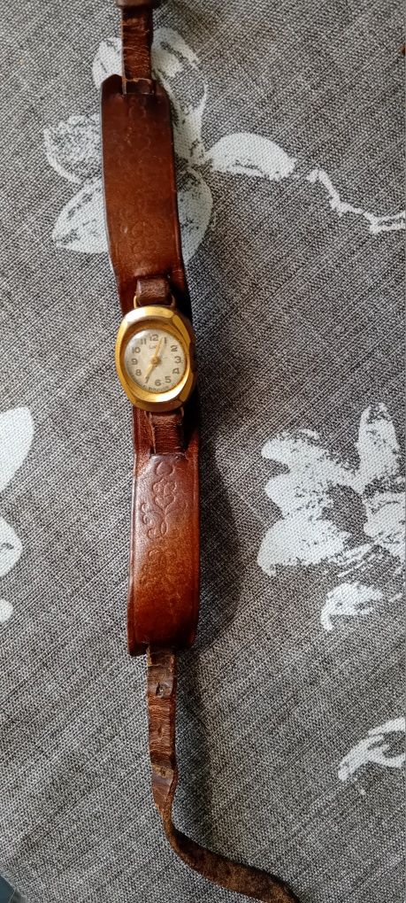 Pozłacany zegarek Luch Łucz Belarus retro vintage
