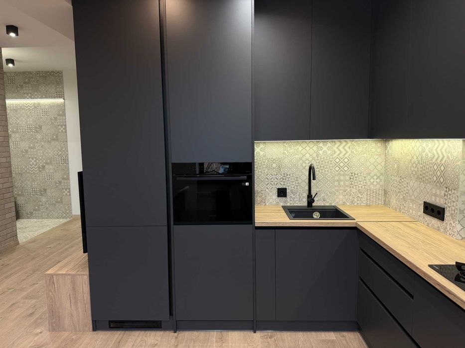 Продаж стильної двокімнатної квартири студії, в центрі міста