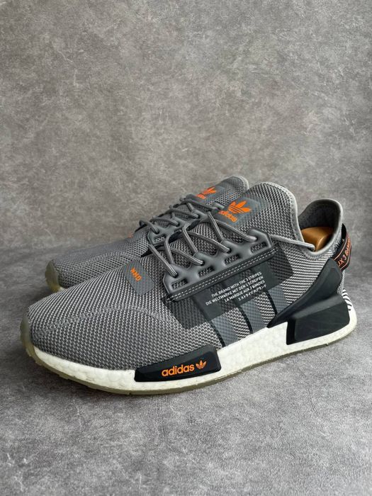 Мужские кроссовки на бусте Adidas NMD R1 V2