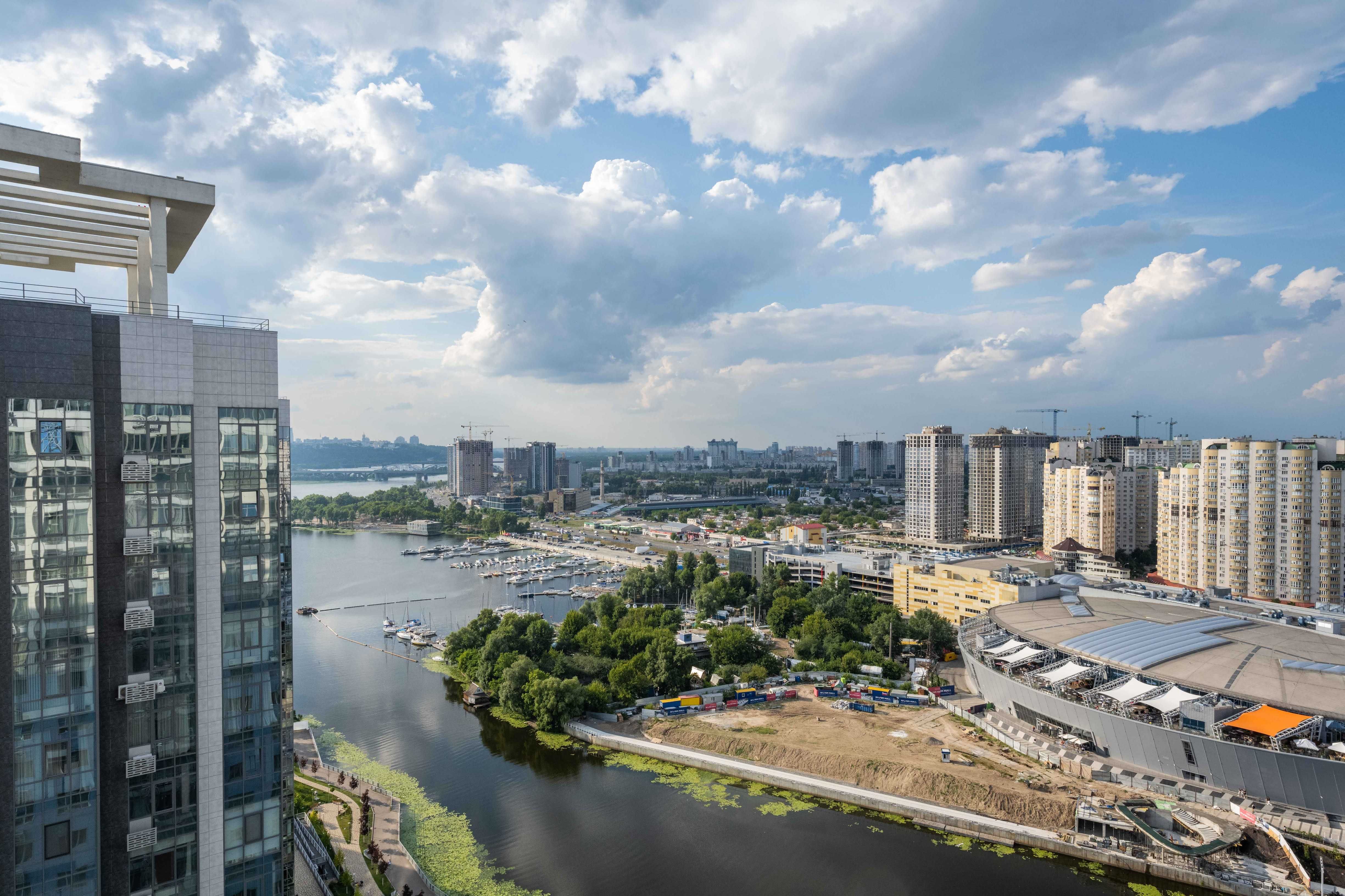 Продам трехкомнатную, ул. Трускавецкая, 6В, ЖК"RiverStone"