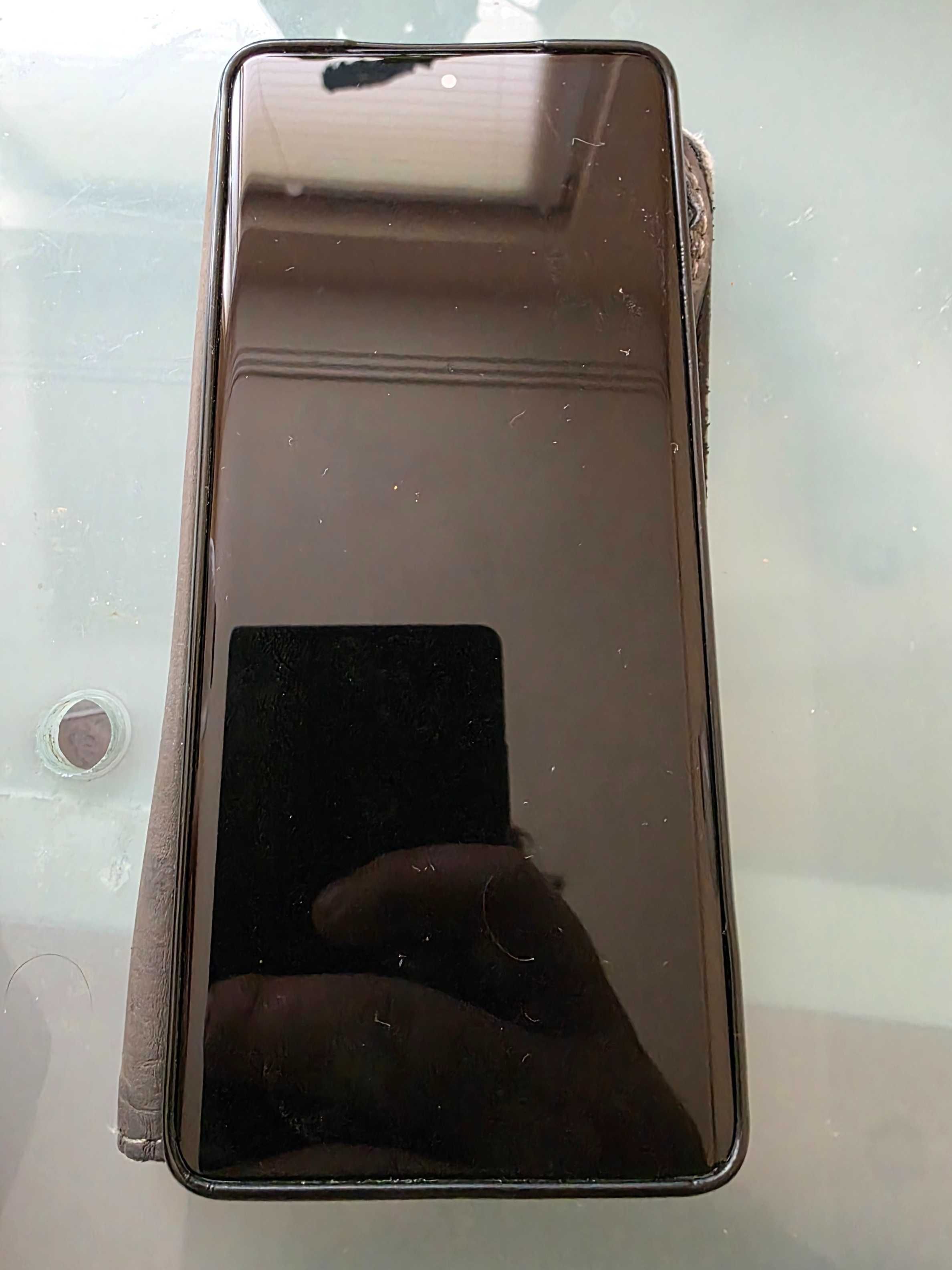 Motorola Edge 50 PRO jak nowa + pudełko + ładowarka + dwa etui