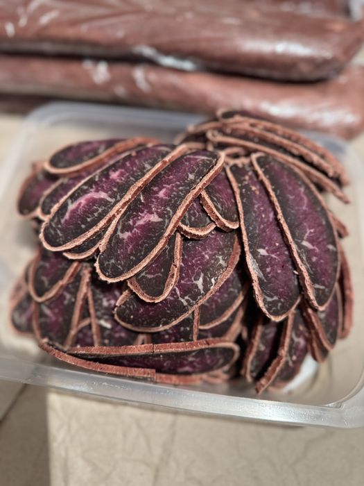 Бастурма з мармурової яловичини,свиніни та курки  1 кг 750 гр