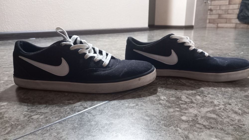 Продам чоловічі Nike