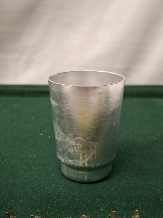 Kieliszki alu w etui vintage mobilne