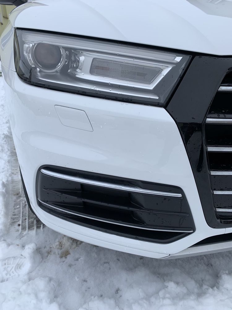 Решітка audi q5 80A