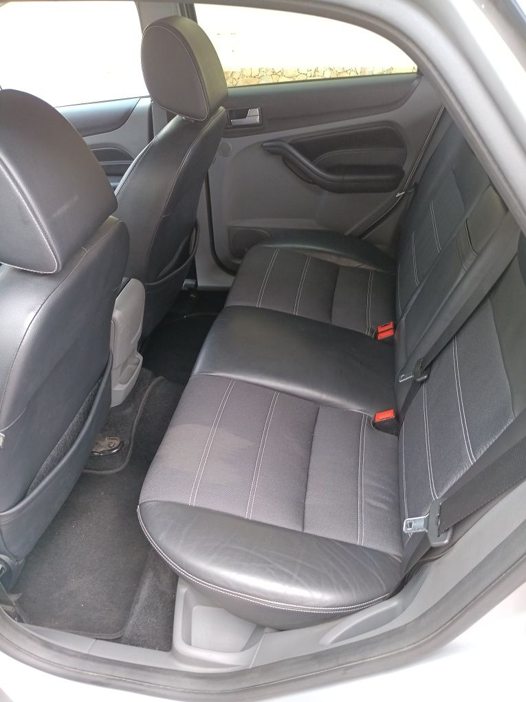 Foŕd focus 1600 diesel 5 lugares 5 portas Novembro 2008 impecável
