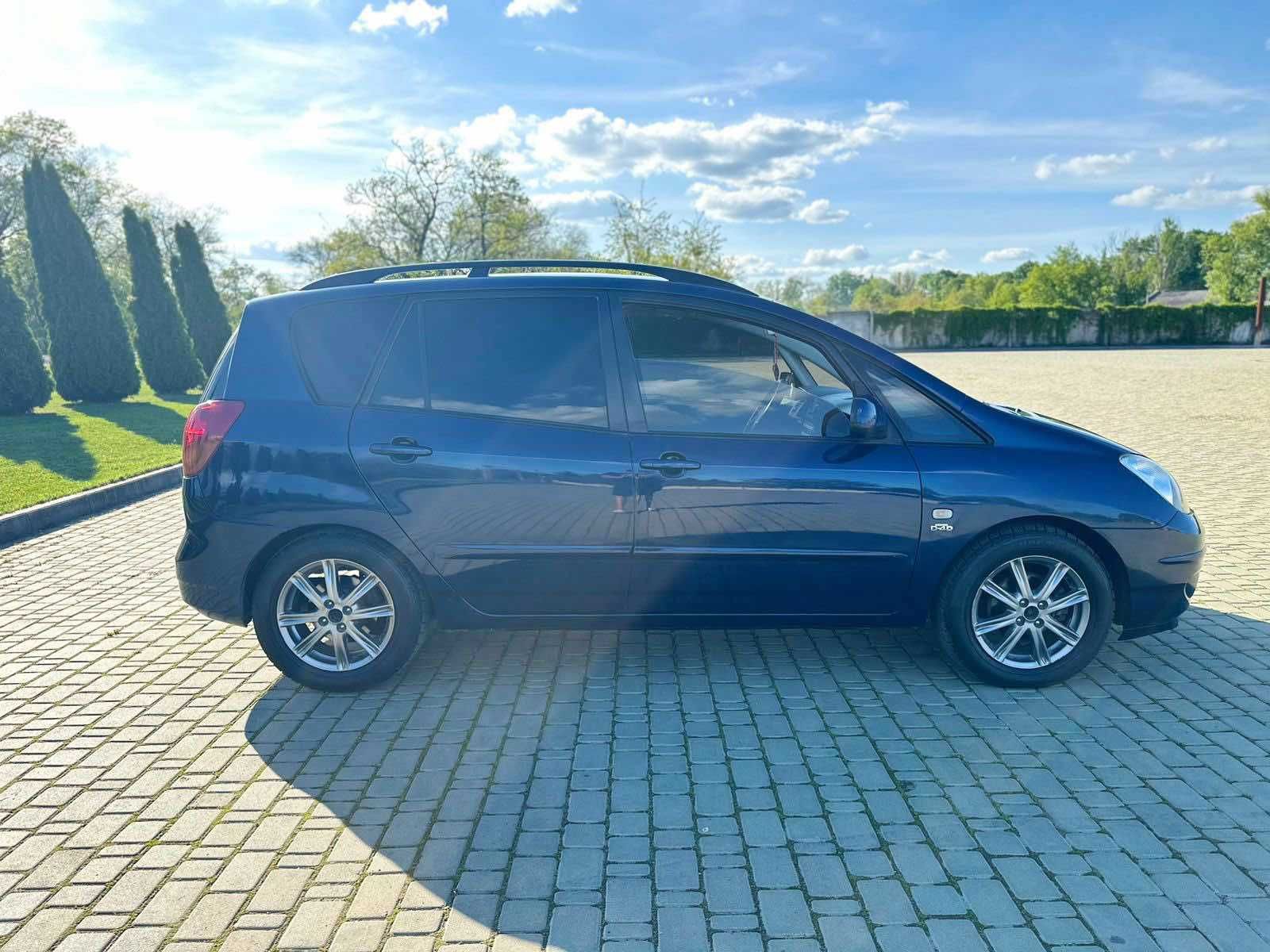 Toyota Corolla Verso 2.0 дизель 2002 год