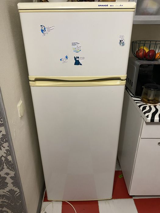 Продам холодильник (сломанный) на ремонт/запчасти