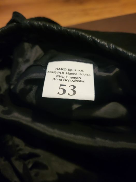 Beret czarny z bajorkiem