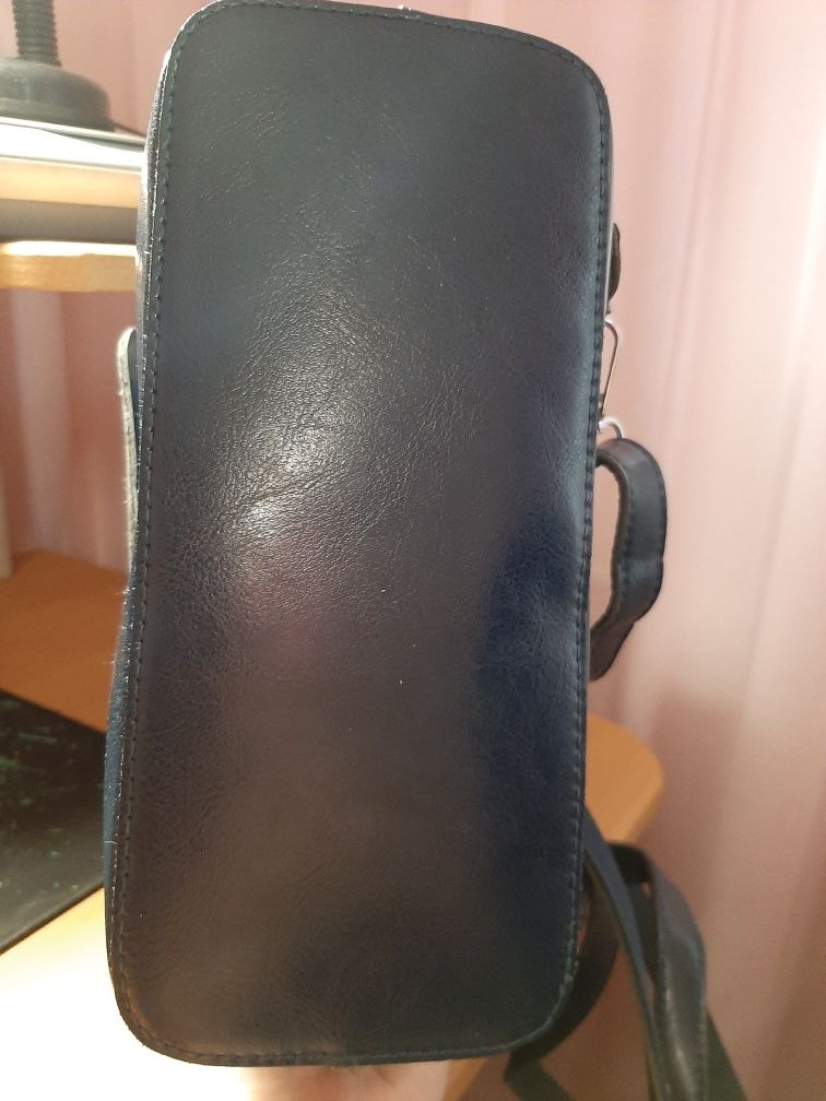 Продам рюкзак,сумку-рюкзак из высококачественной плотной кожи.