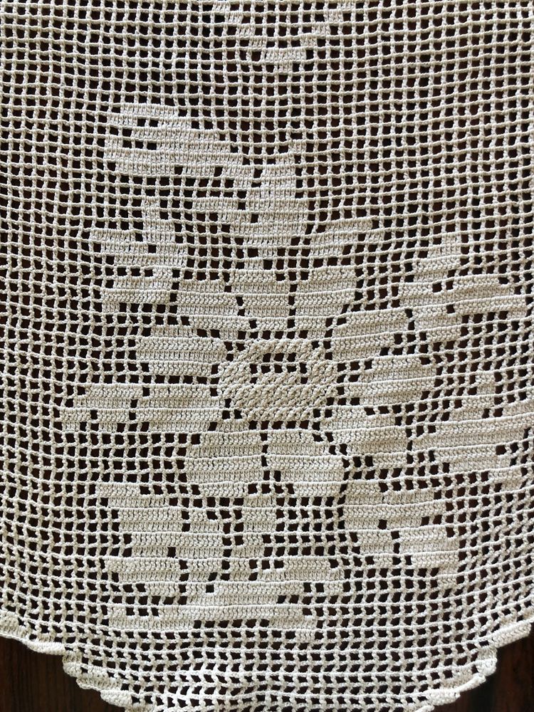 Toalha para mesa em crochet, feita à mão nos anos 70. Algodão