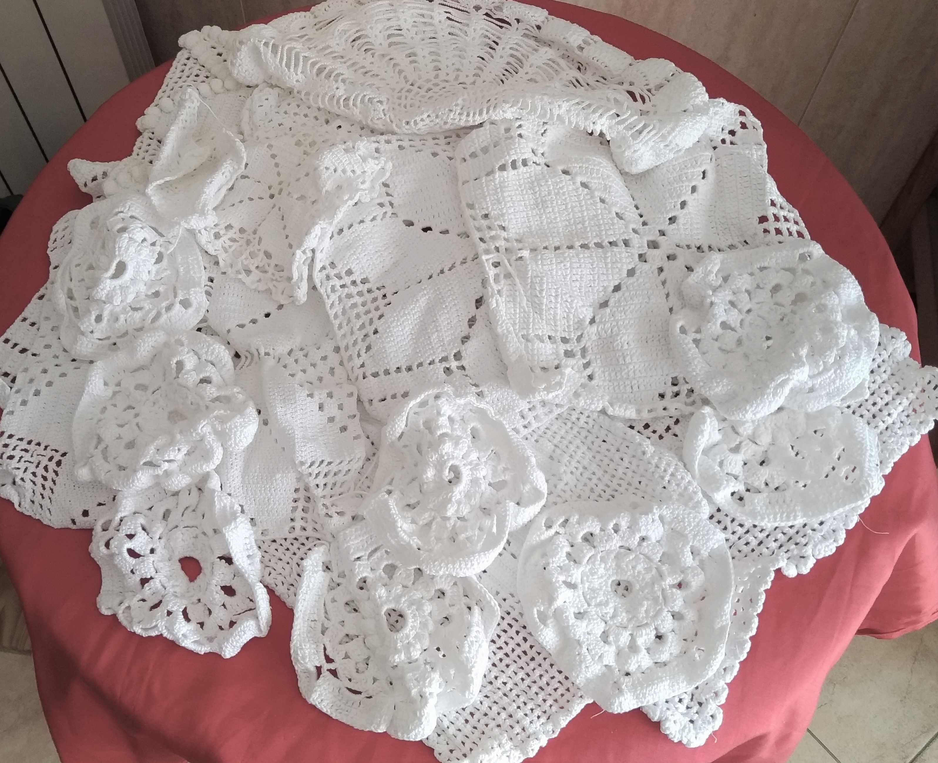 Conjunto de peças em crochet