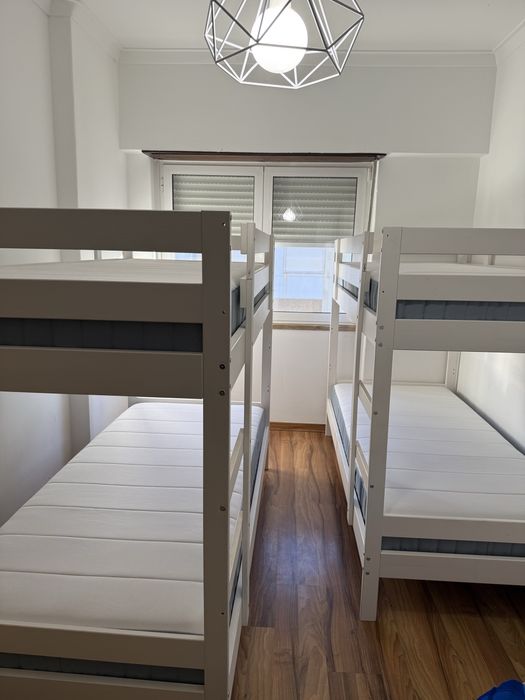 Beliche MYDAL IKEA com colchões