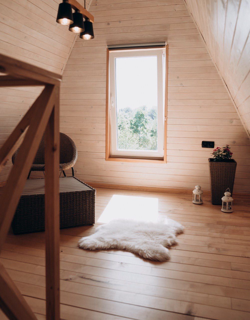 Будиночок за містом A-frame  “LOVE house” поруч лісу, подобово