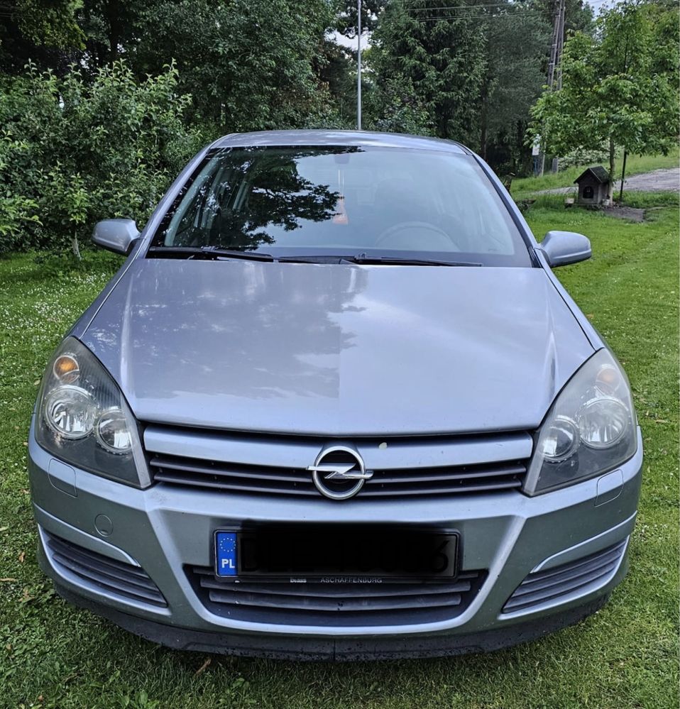 Opel Astra H srebrny