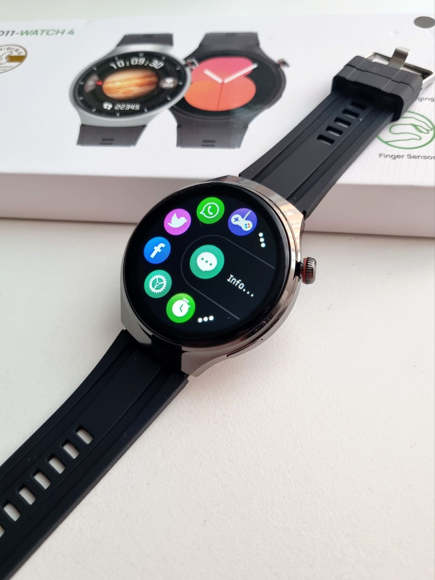 Czarny smartwatch GT4