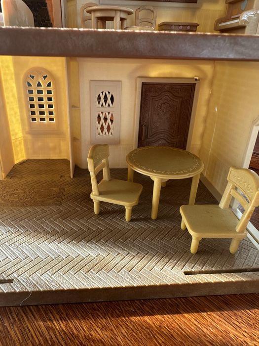 Будиночок з ліфтом і сімєю котенят ( Sylvinian family)