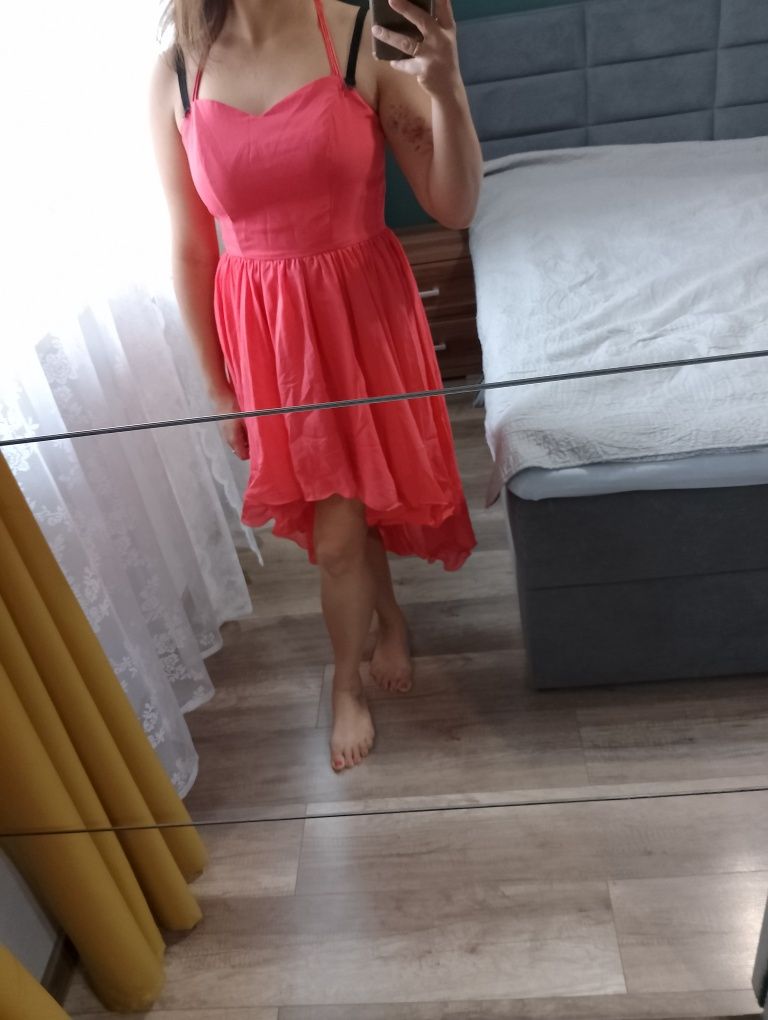Malinowa sukienka