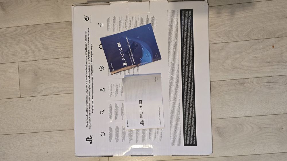 Playstation 4 PRO ( 1tb ) rev.7216b + 2 pady V2 + 1 gra