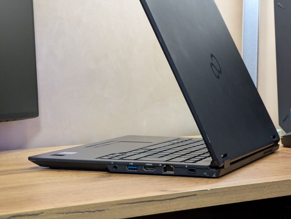 Японський Ультрабук Fujitsu U7410 на i5/10th 8/256 FHD