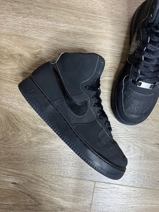 Продам БОМБЕЗНІ жіночі кросівки Nike Air Force 1 High Black