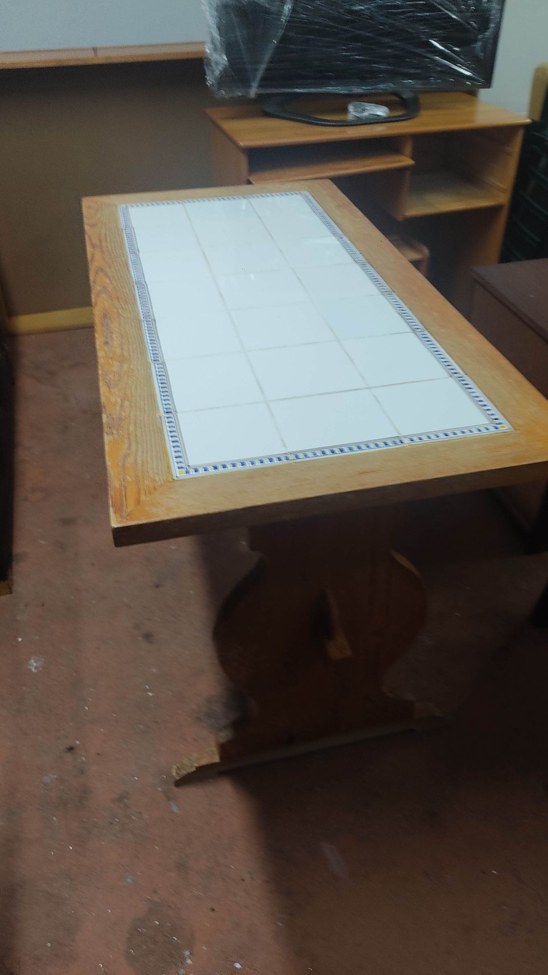 Mesa e 4 cadeiras em pinho