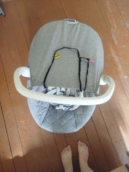 дитячий заколисувальний центр Graco Move with Me.