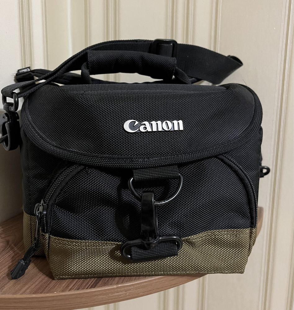 Продам фотоапарат Canon EOS 1300D 18-55mm III