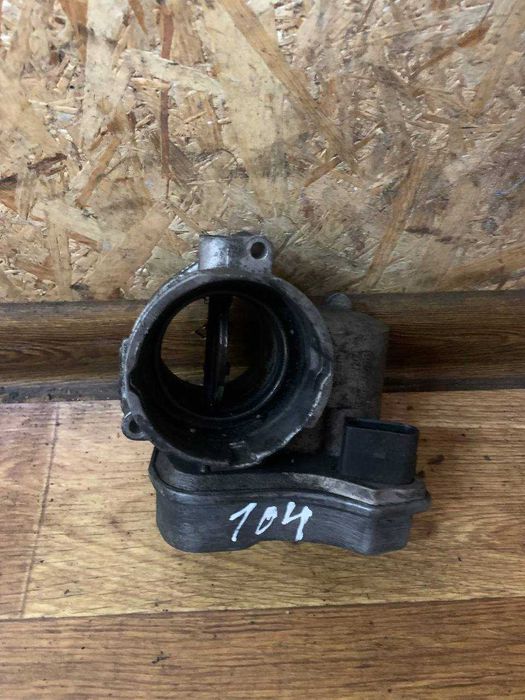 Дросельна заслінка passat b6 2005-2010 (2,0 tdi 16v) 036 128 063 B