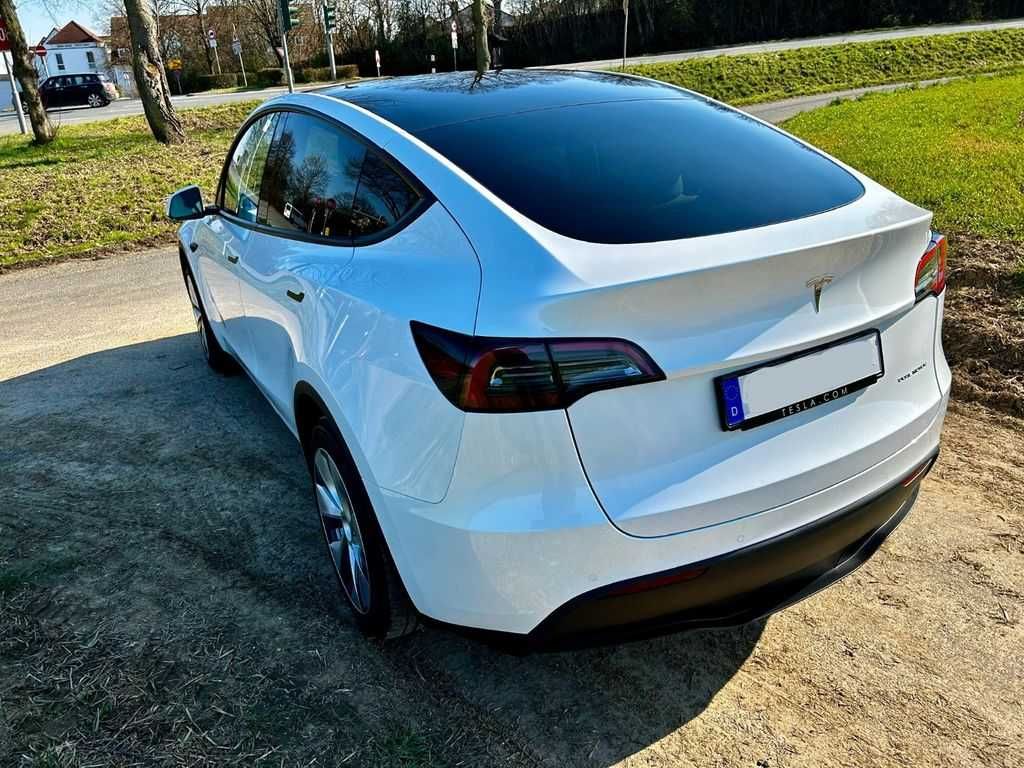 Tesla Model Y Long Range Dual Motor AWD