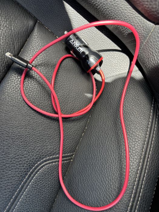 Iphone 8 (128GB) c/ capa Spigen + Carregador isqueiro