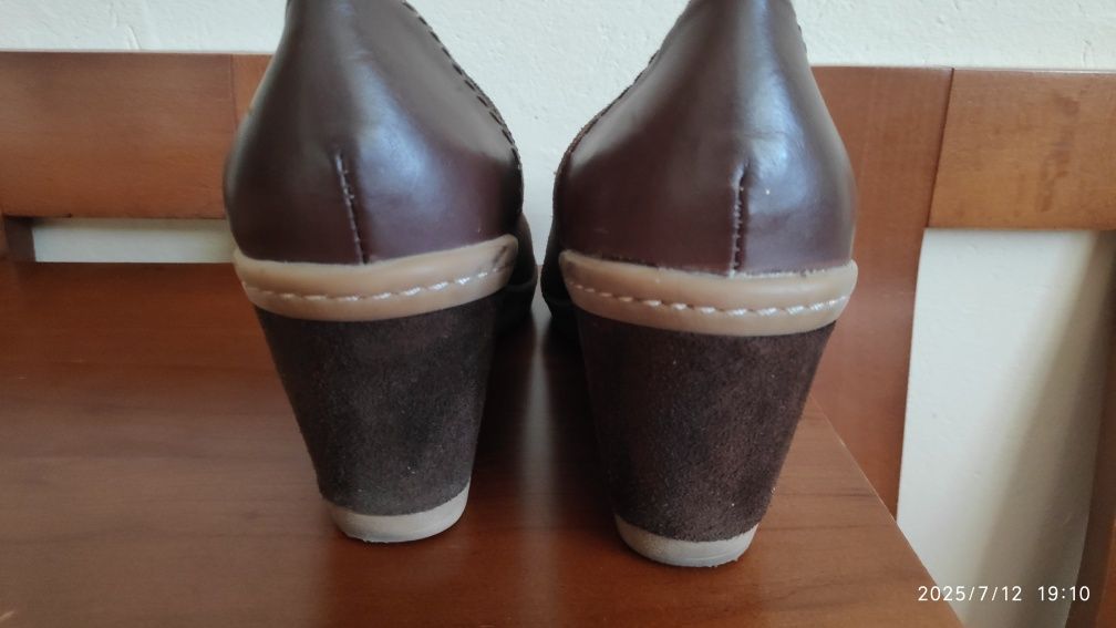 Czółenka, buty Venezia zamszowe, roz. 41