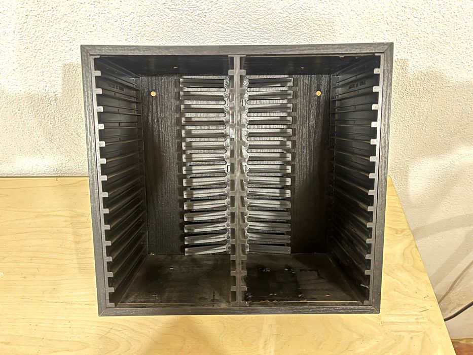 Porta CD castanho escuro