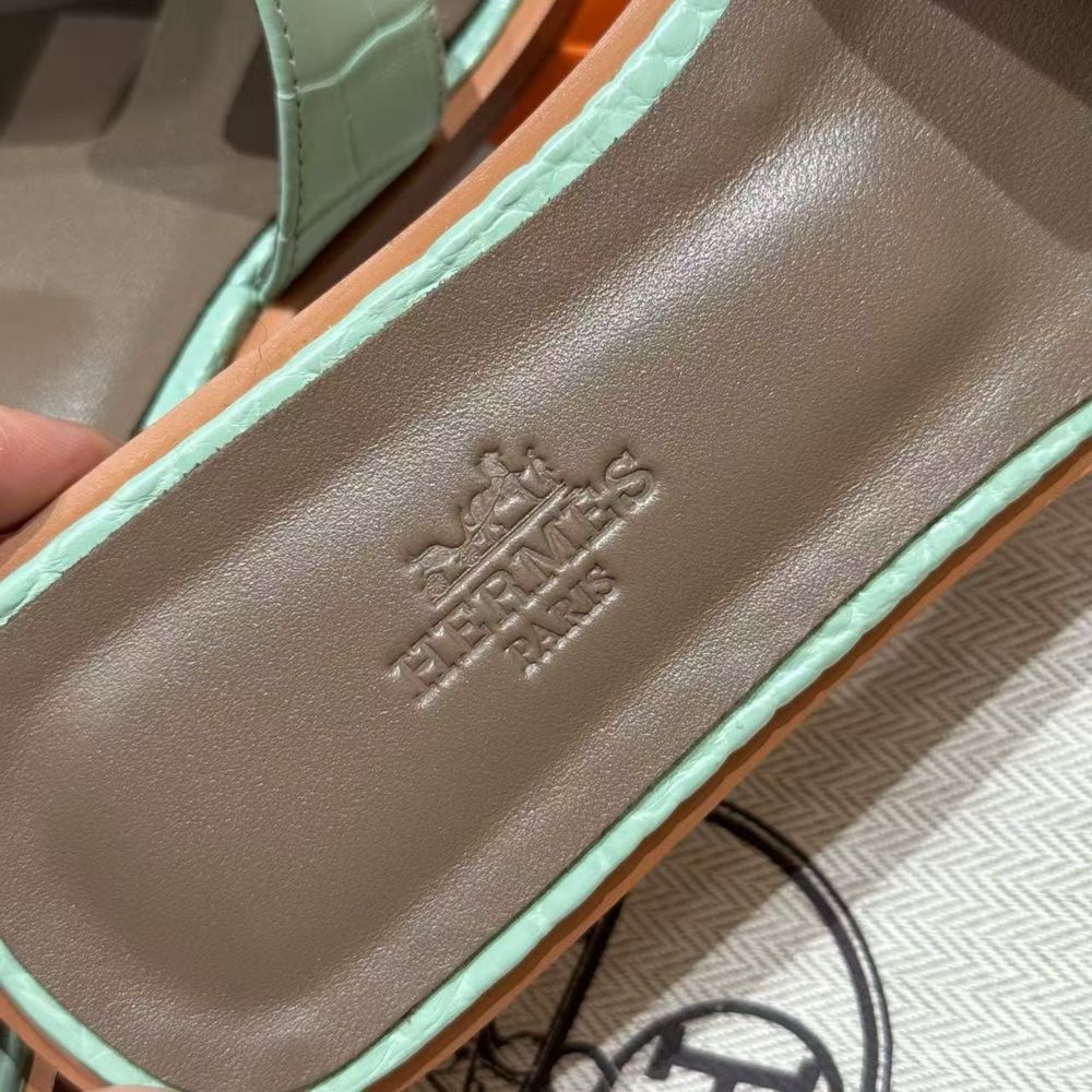 Hermes Oran Alligator в наличии