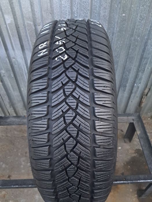 Nr114. Opona 205/60/15 zimowa M +S